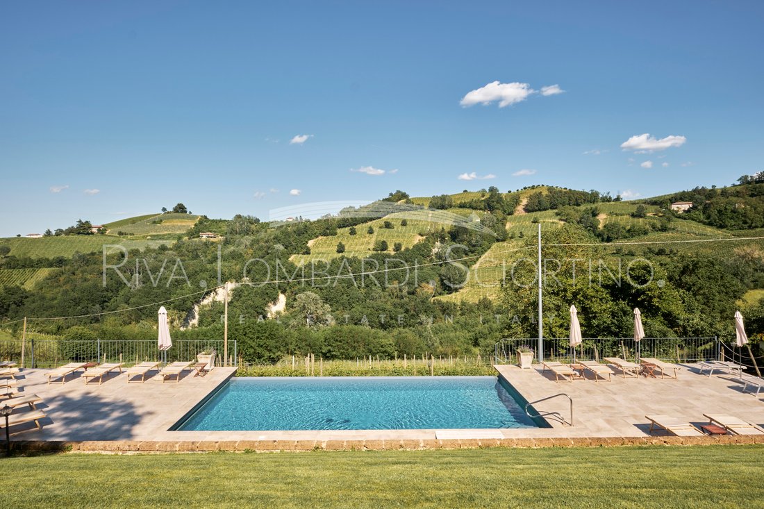 Estate in Cassinasco, Piedmont, Italy 2 - 15774044