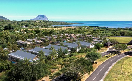 Villa in Petite Rivière Noire Bay, Rivière Noire District, Mauritius 1