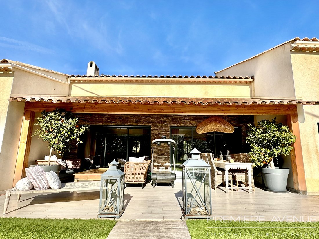 Villa in Le Plan-de-la-Tour, Provence-Alpes-Côte d'Azur, France 2 - 15774731