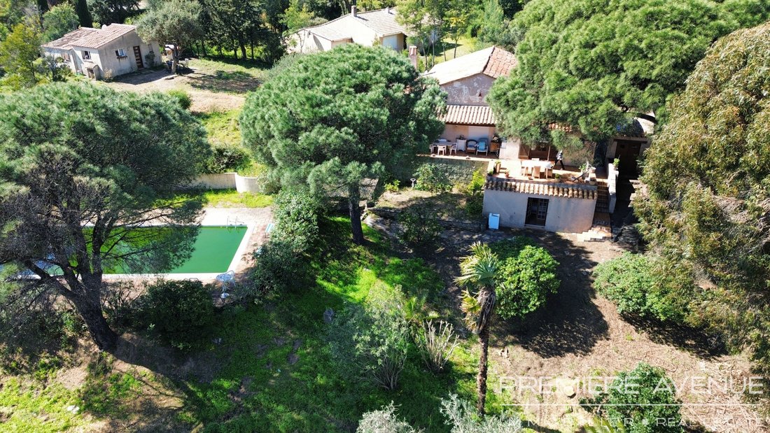 Villa in Grimaud, Provence-Alpes-Côte d'Azur, France 1 - 15774835