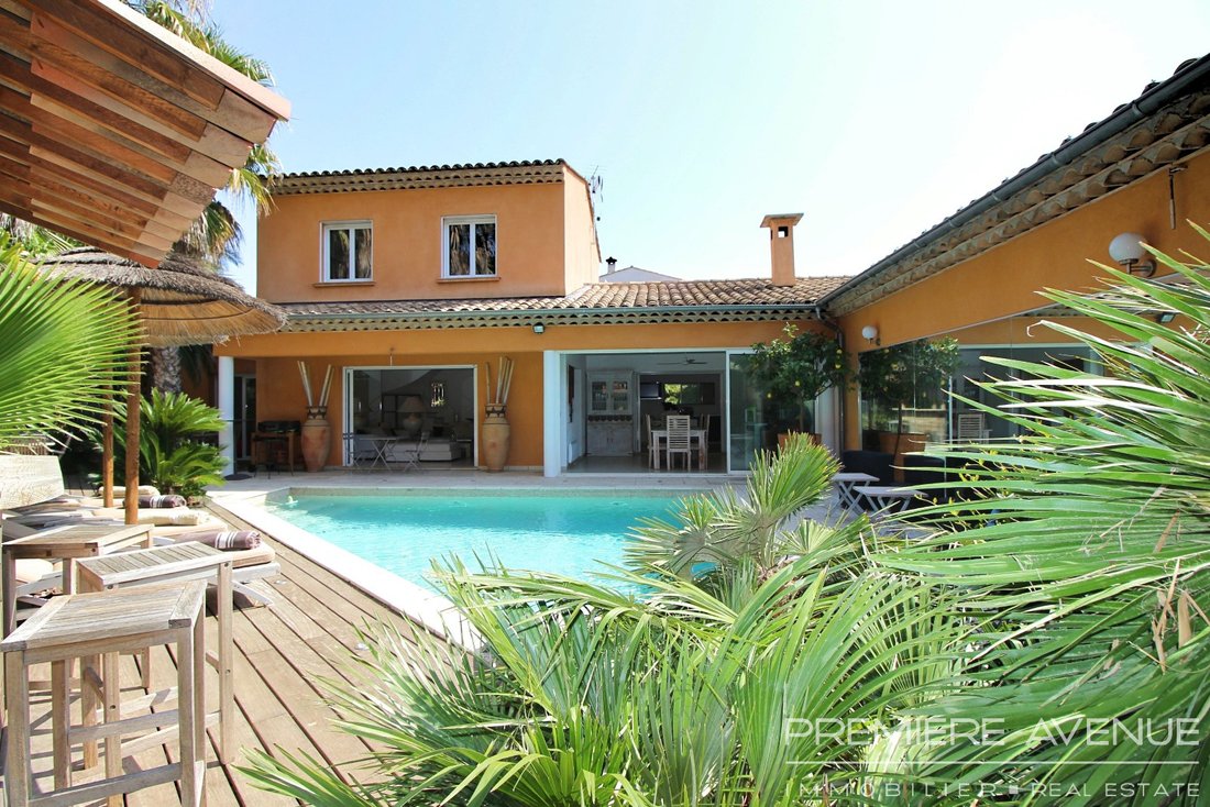Villa in Les Bouteillers, Sainte-Maxime, France 1 - 15774794