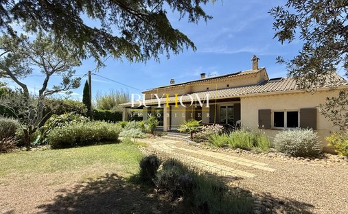 House in Saint Antoine, L'Isle-sur-la-Sorgue, France 1