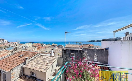 House in Vieille Ville, Antibes, France 1