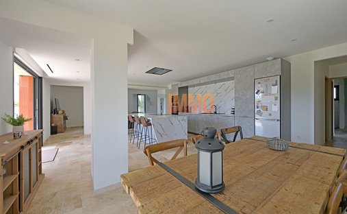 Sale Of Equestrian Estate Aimargues, 260m² 6 Rooms 1,050,000€ With Swimming Pool