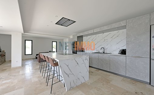 Sale Of Equestrian Estate Aimargues, 260m² 6 Rooms 1,050,000€ With Swimming Pool