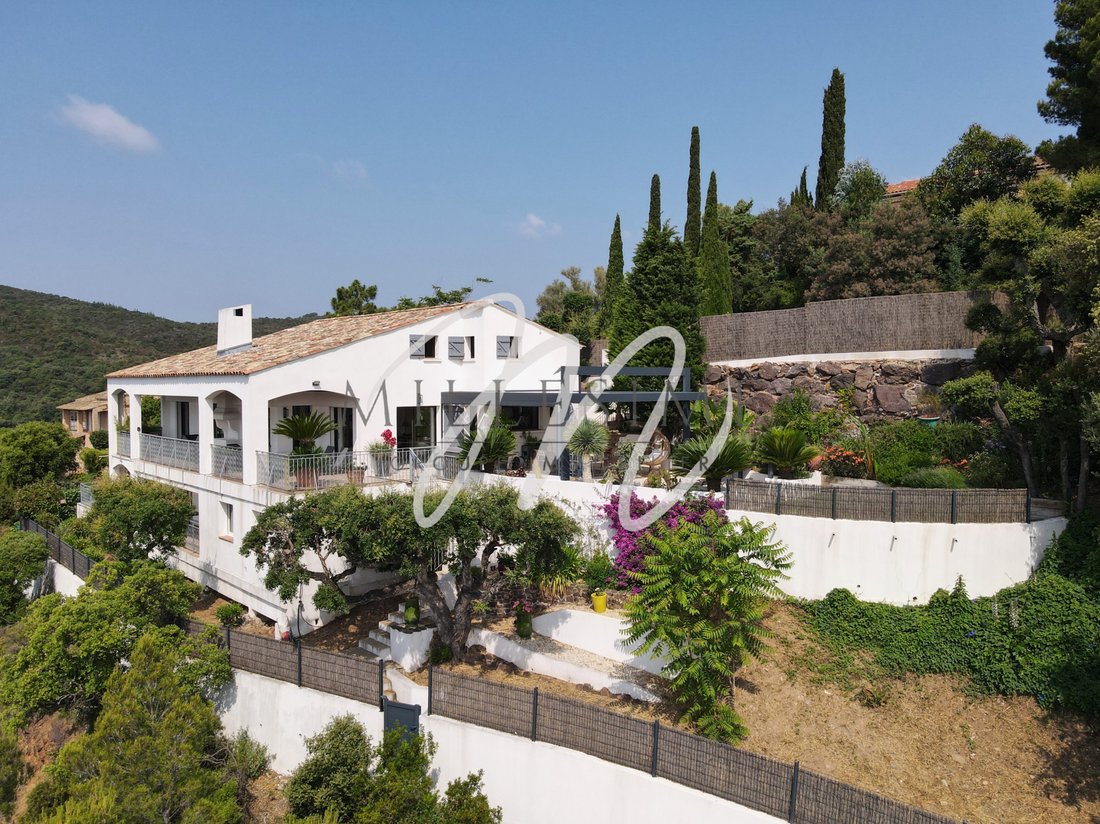 Villa in Le Dramont-Agay-Anthéor-Le Trayas, Saint-Raphaël, France 3 - 15774801