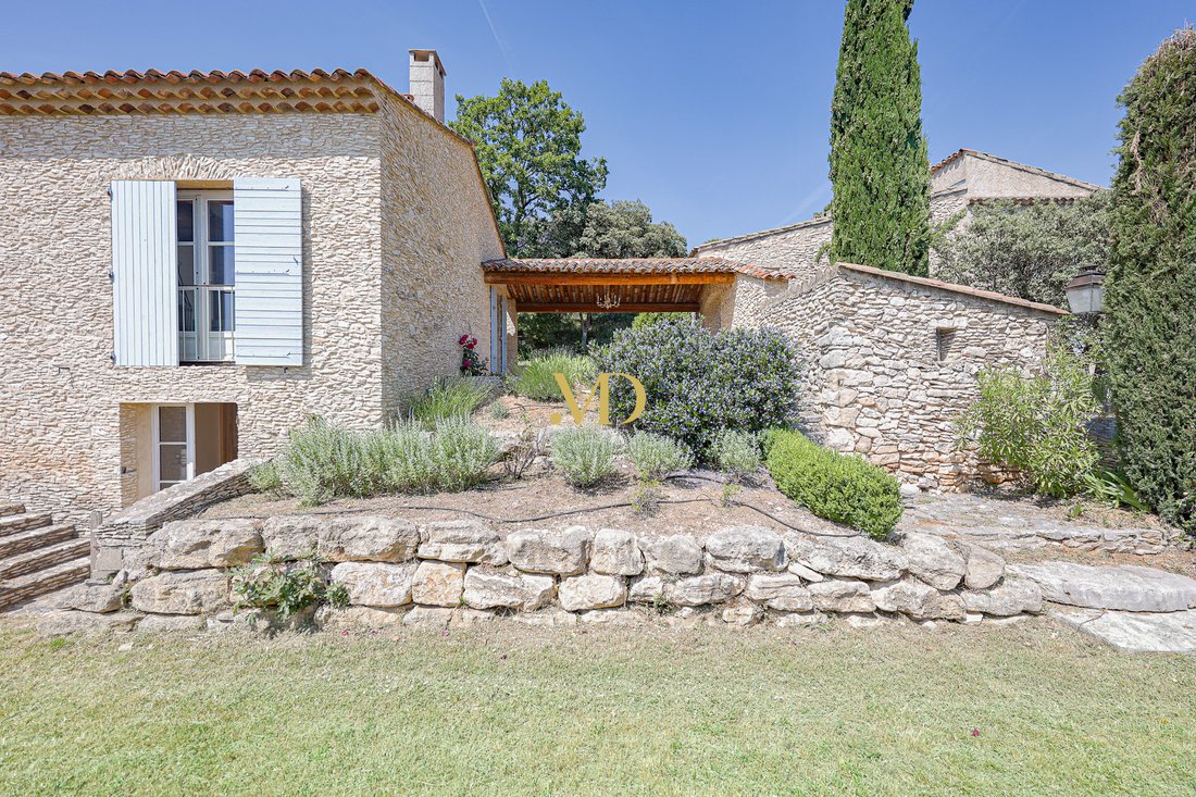 Luberon’s Timeless Embrace: An 18th-Century Haven Between Past & Present