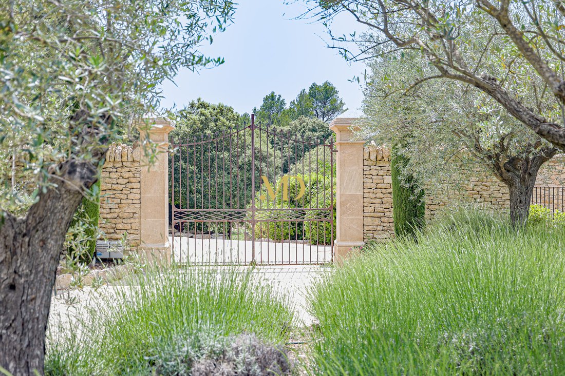 Whispers of Provence: A Timeless Stone Sanctuary in Gordes’ Embrace
