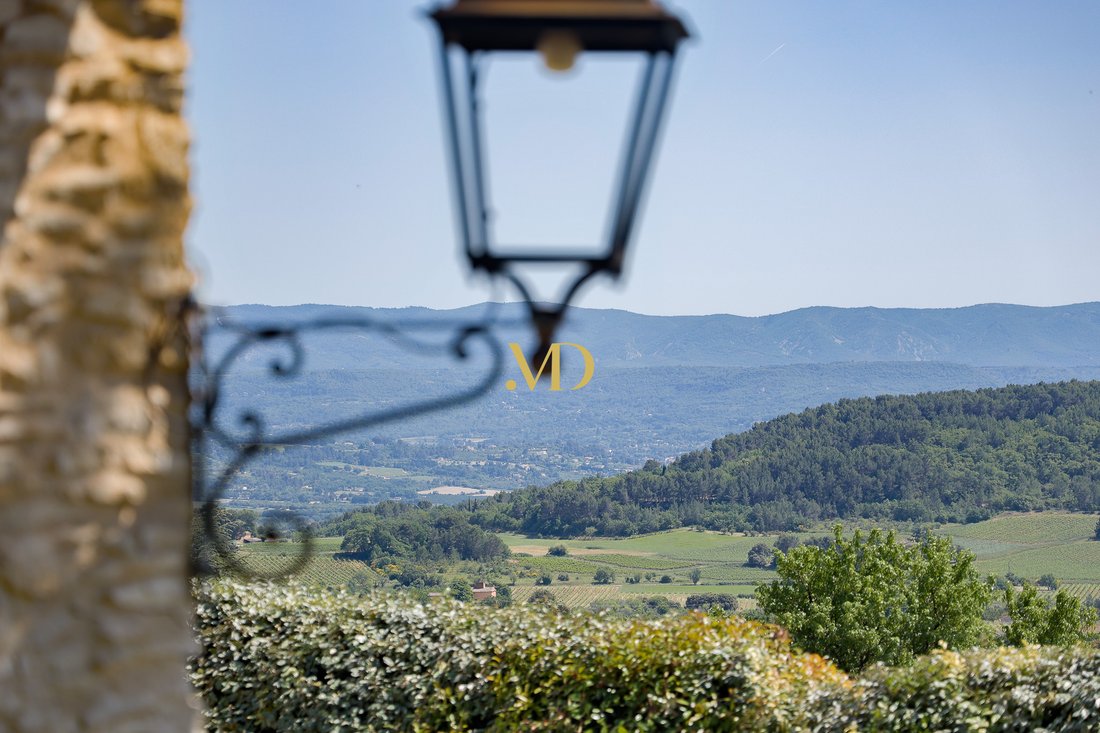 Luberon’s Timeless Embrace: An 18th-Century Haven Between Past & Present