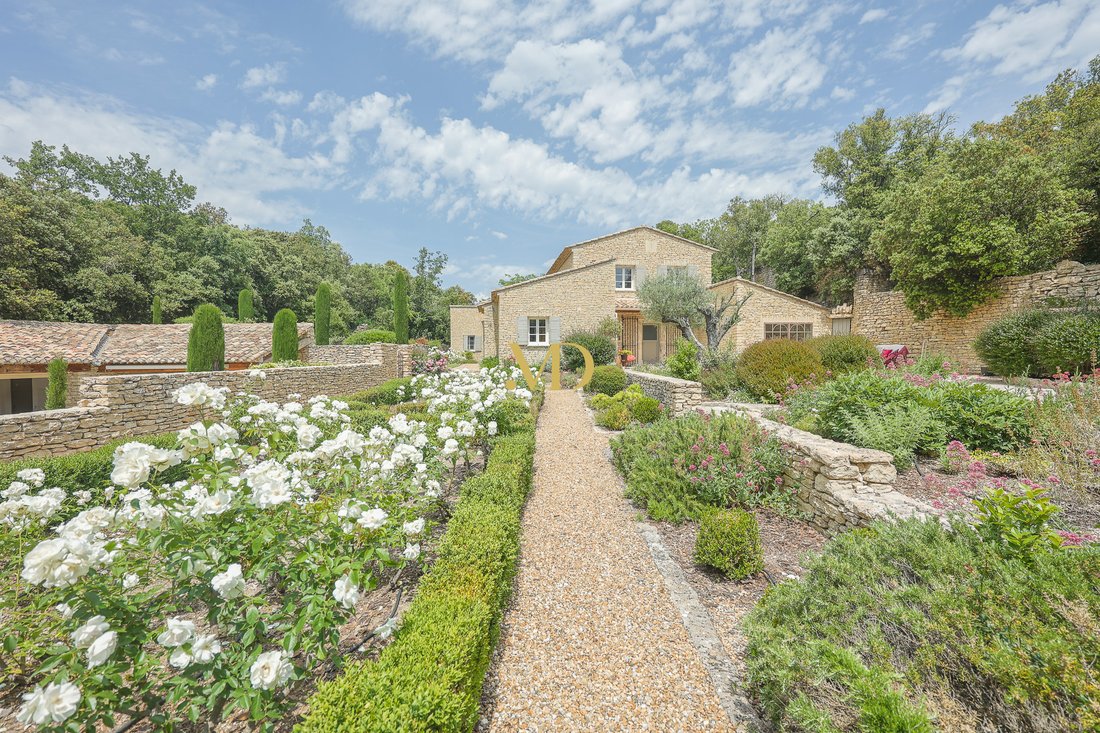 Whispers of Provence: A Timeless Stone Sanctuary in Gordes’ Embrace