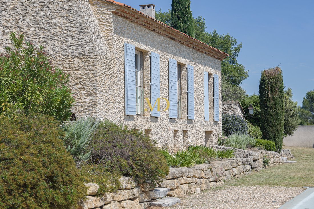 Luberon’s Timeless Embrace: An 18th-Century Haven Between Past & Present