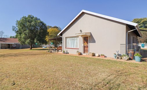 Estate in Eikenhof, Gauteng, South Africa 1