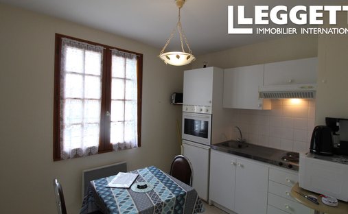 19th C. Property With Lake And Guest Houses