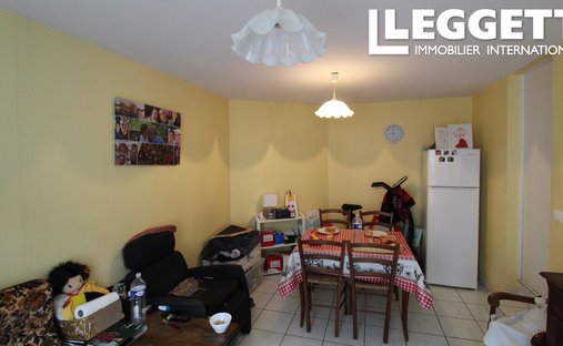 19th C. Property With Lake And Guest Houses