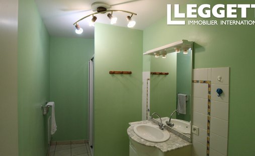 19th C. Property With Lake And Guest Houses