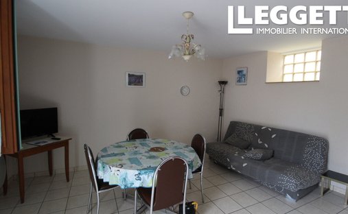 19th C. Property With Lake And Guest Houses