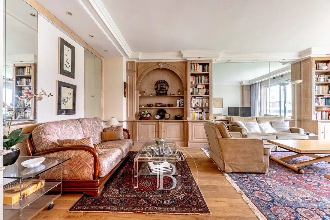 Apartment in Hoche-Friedland, Paris 8e Arrondissement, Paris 4 - 15776998