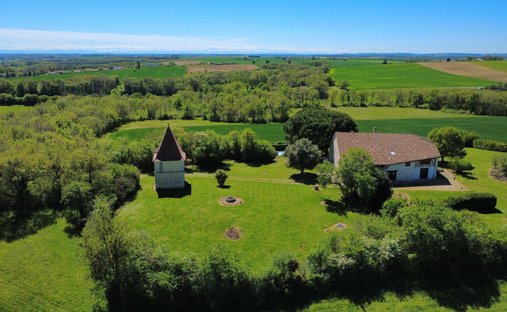 19 Th C Castle Outbuildings, Stabbles, Pool