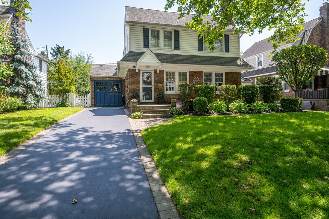 House in Garden City, New York, United States 1 - 15777855