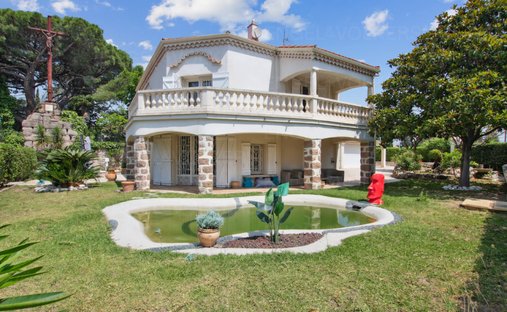 Villa in Bagnols-en-For�t, Provence-Alpes-C�te d'Azur, France 1