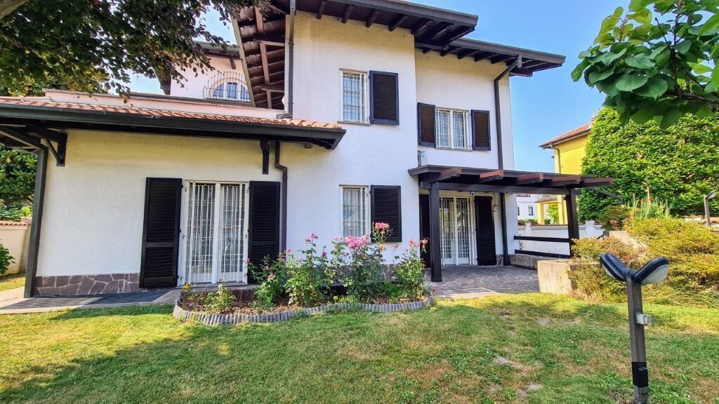 Villa in Castellanza, Lombardy, Italy 2 - 15778102