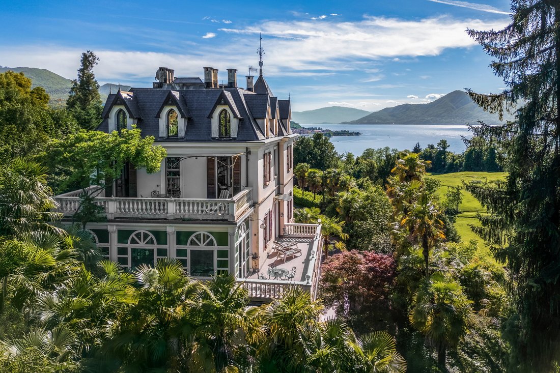 House in Luino, Lombardy, Italy 1 - 10740318