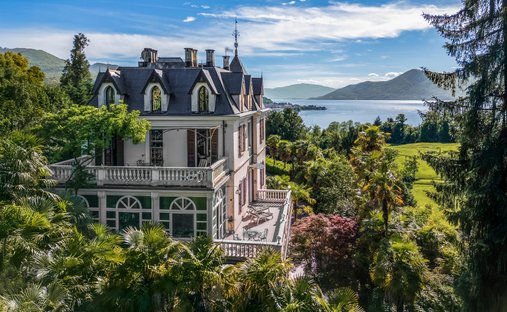 Villa in Luino, Lombardy, Italy 1