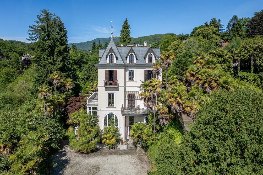 House in Luino, Lombardy, Italy 2 - 10740318