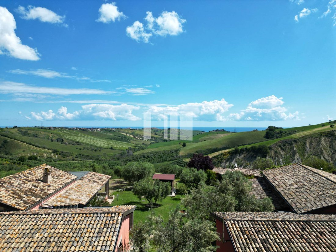 Villa in Roseto degli Abruzzi, Abruzzo, Italy 4 - 15779252