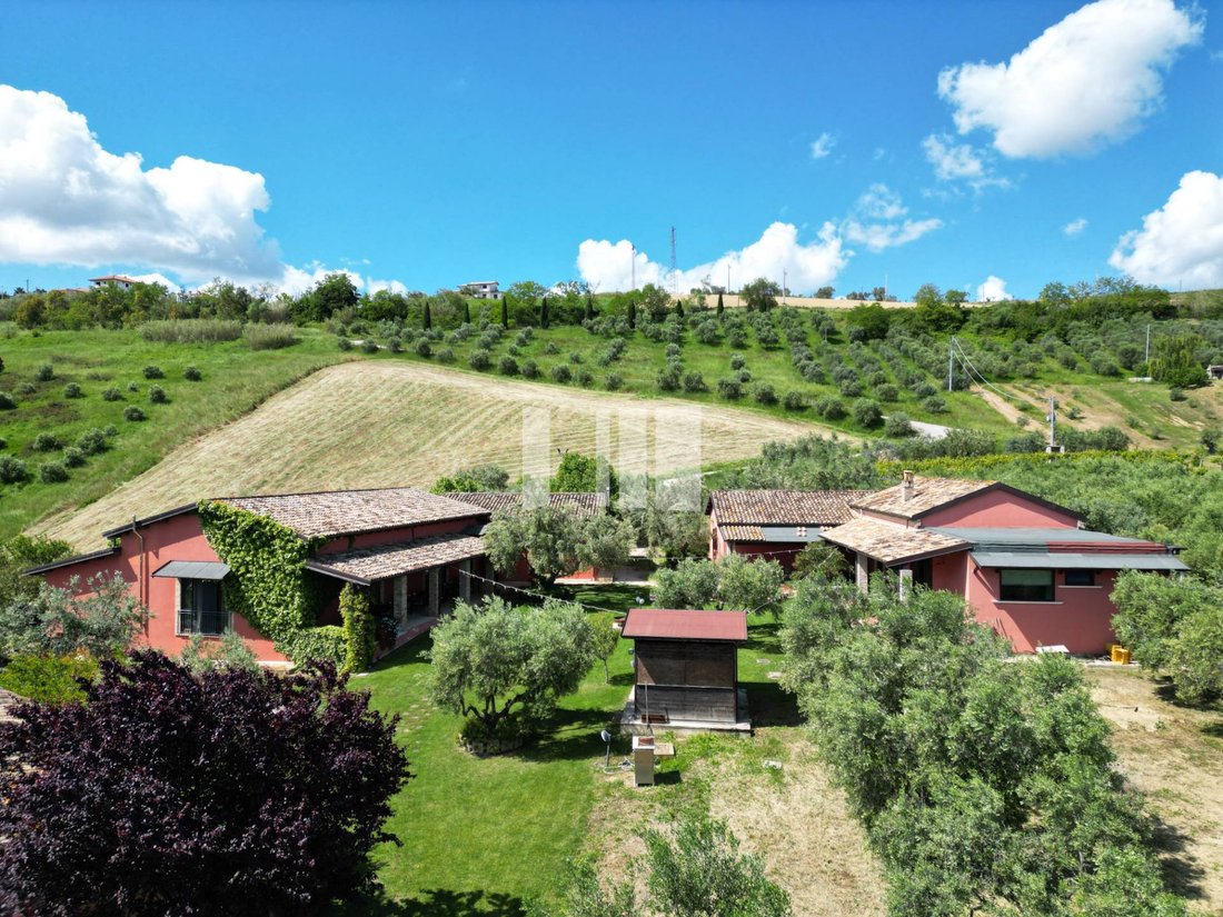 Villa in Roseto degli Abruzzi, Abruzzo, Italy 2 - 15779252