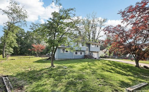 House in East Brunswick, New Jersey, United States 1