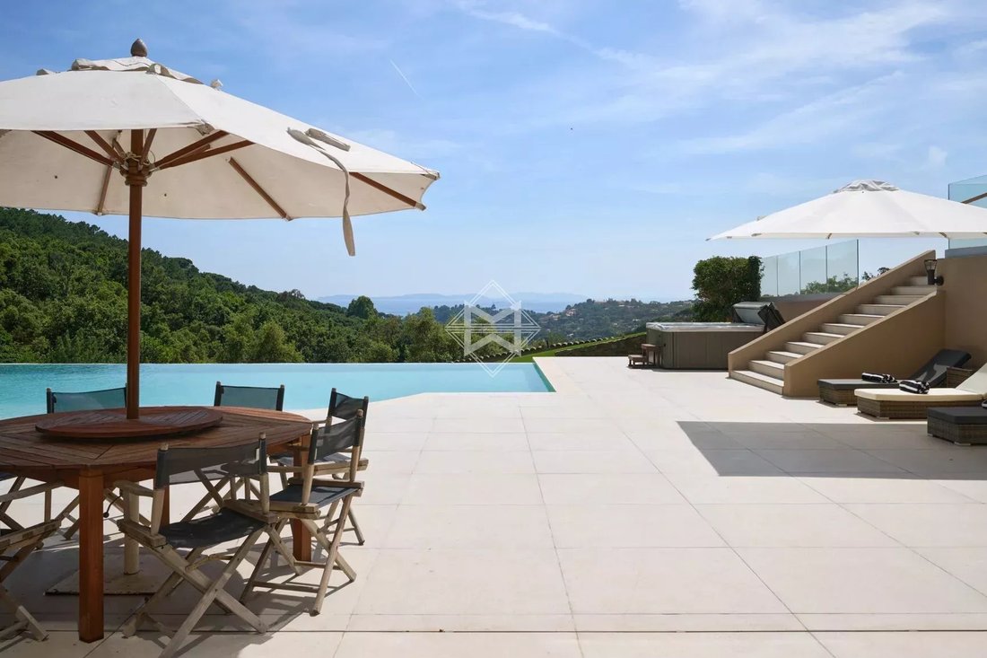 Estate in La Croix-Valmer, Provence-Alpes-Côte d'Azur, France 5 - 15778836
