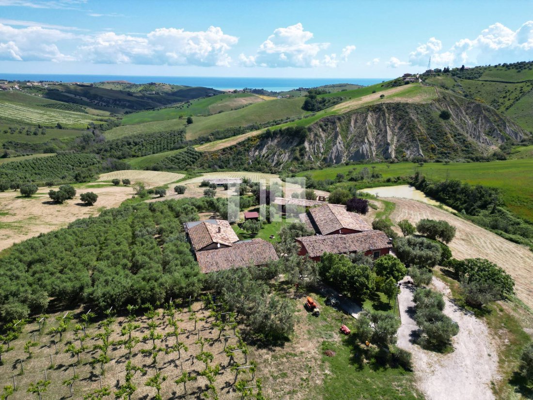 Villa in Roseto degli Abruzzi, Abruzzo, Italy 3 - 15779252