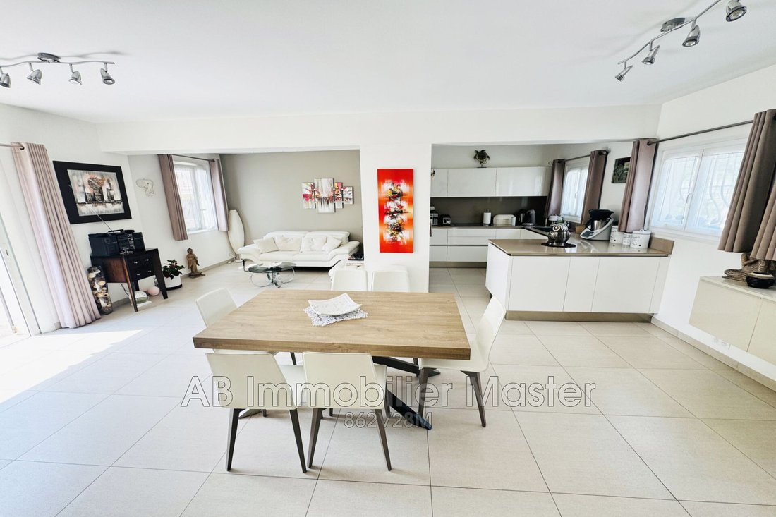 Villa in Les Cougoulins-Rastines, Antibes, France 3 - 15778635