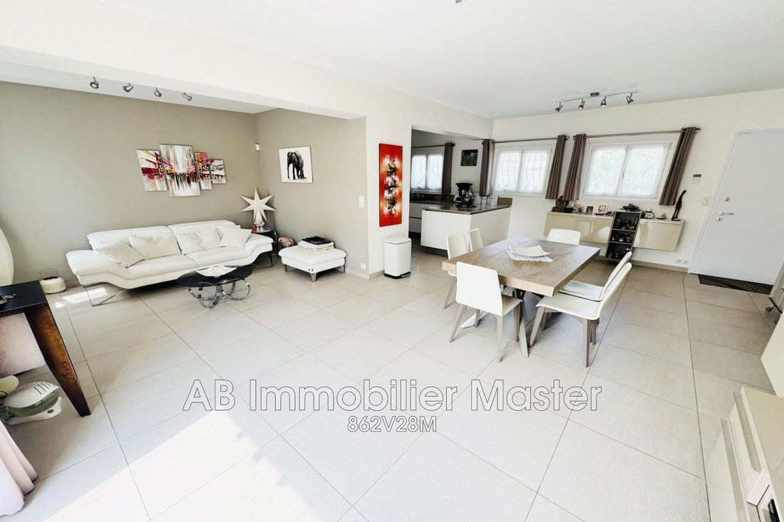 Villa in Les Cougoulins-Rastines, Antibes, France 1 - 15778635