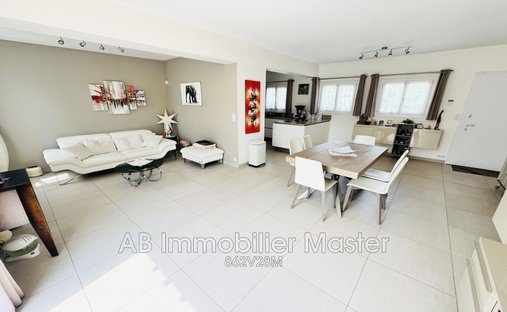 Villa in Les Cougoulins-Rastines, Antibes, France 1