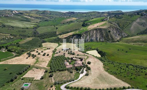 Villa in Roseto degli Abruzzi, Abruzzo, Italy 1