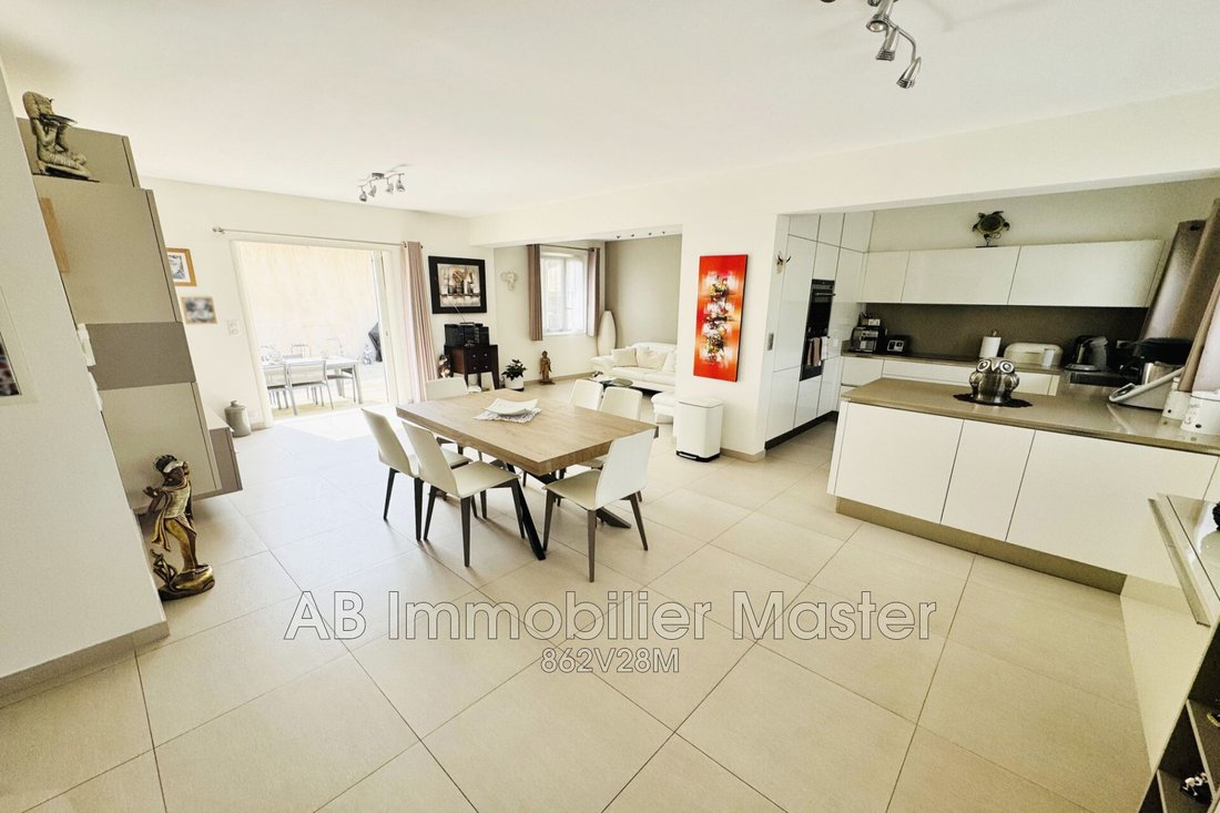 Villa in Les Cougoulins-Rastines, Antibes, France 2 - 15778635