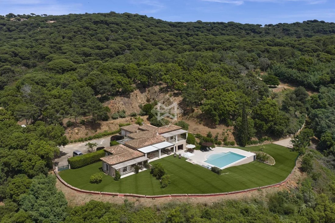 Estate in La Croix-Valmer, Provence-Alpes-Côte d'Azur, France 3 - 15778836