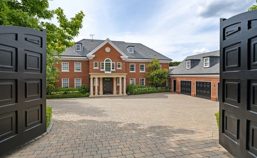 House in Oxshott, Elmbridge, England 1