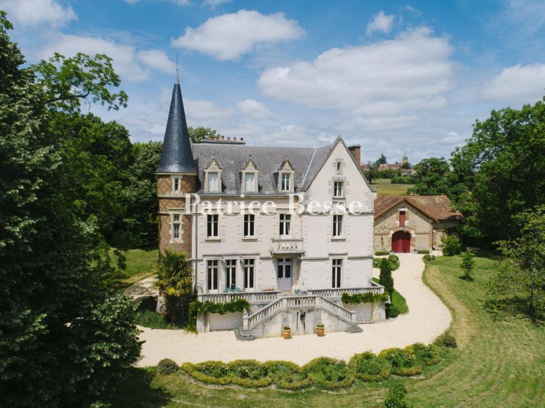 La Maison des Brumes – A Timeless Estate in Vichy’s Golden Countryside