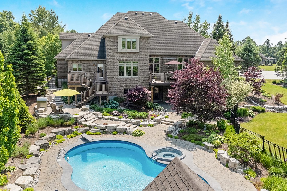House in Milton, Ontario, Canada 2 - 15778446
