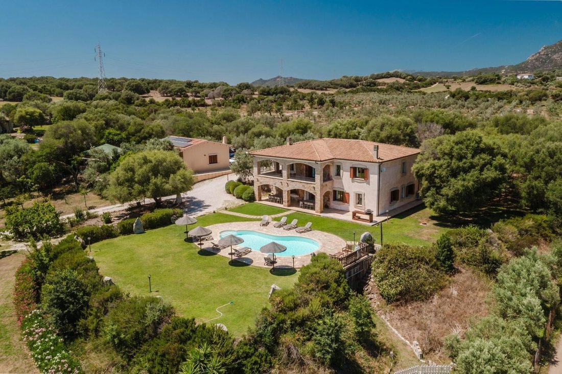 Casa en Olbia, Cerdeña, Italia 1 - 15779680