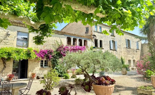 Villa in Les Cariatides, Beaucaire, France 1