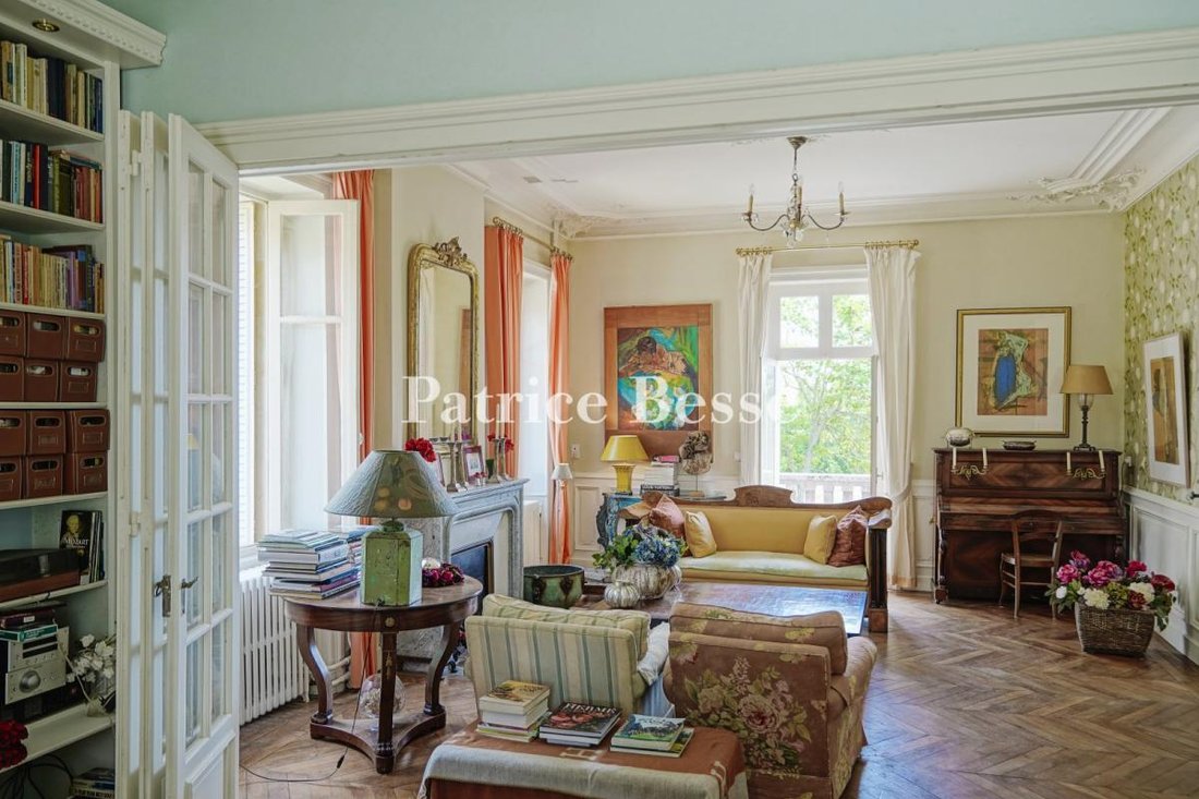 La Maison des Brumes – A Timeless Estate in Vichy’s Golden Countryside