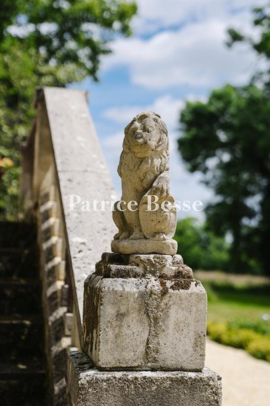 La Maison des Brumes – A Timeless Estate in Vichy’s Golden Countryside