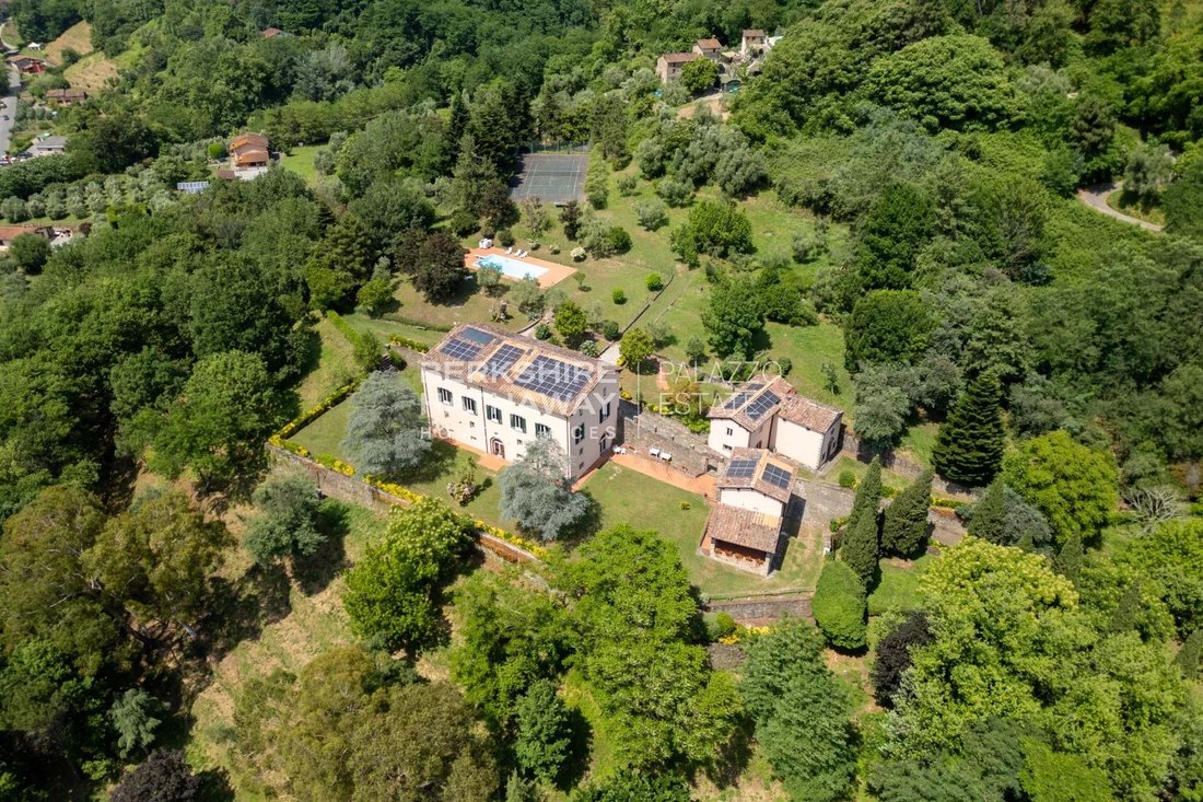 Estate in Historic Center, Lucca, Tuscany 2 - 15778586