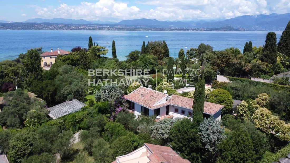 Villa in Center, Sirmione, Lombardy 2 - 15778609