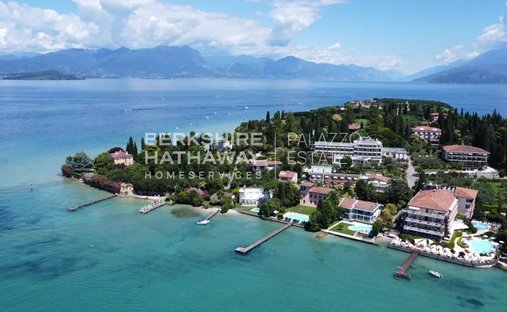 Villa in Center, Sirmione, Lombardy 1