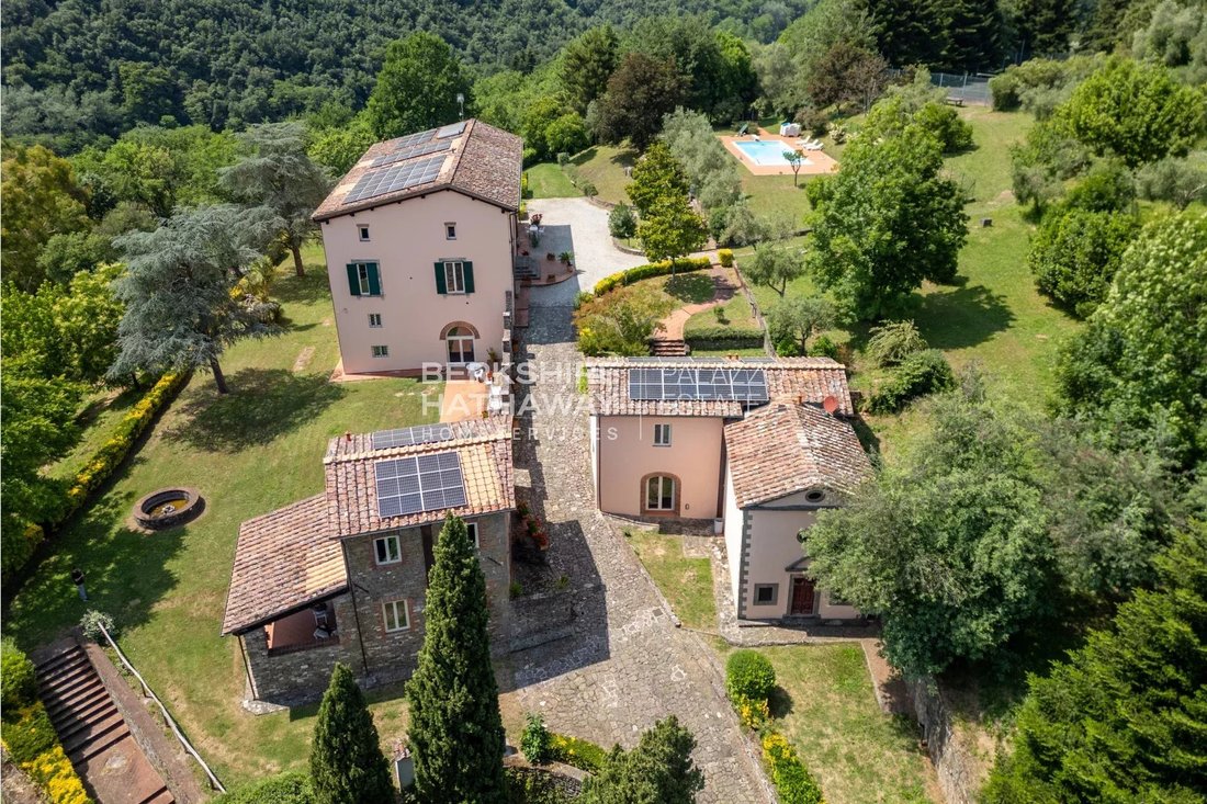 Estate in Historic Center, Lucca, Tuscany 4 - 15778586